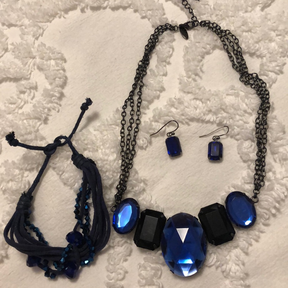 Necklace, earrings and bracelet set